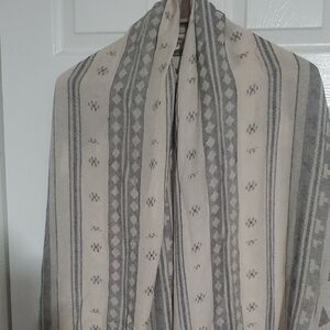 Elegant Gray and Cream Scarf